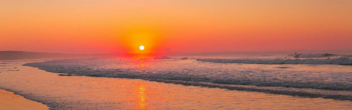 Chilling at Al Kout Beach: Sand, Sea & Sunset