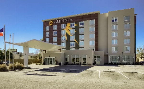 La Quinta by Wyndham Mobile image 2